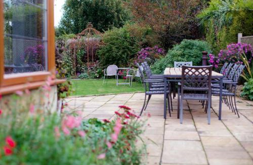 Winchcombe House | Kingfisher Cottage