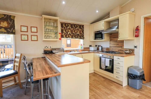 Carnforth Cottage | KINGFISHER LODGE - ARNSIDE 14, pet friendly in Carnforth