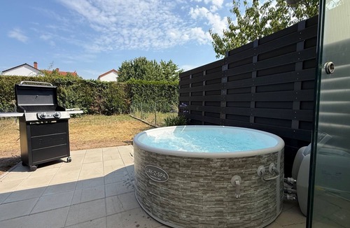 Dudenhofen Apartment | Kings & Queens - 2 bedrooms - whirlpool - garden - barbecue - parking lot