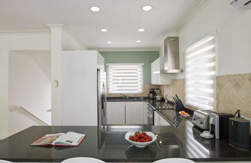 Gibbs Bay House | KingsGate 1 - by ZenBreak