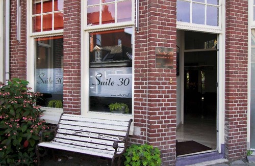 Oranjebuurt Apartment | Kingsize ground floor apartment nearby Park and City, 2nd home away from home