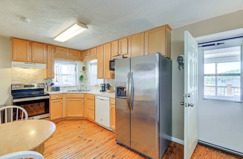 Lynn Garden House | Kingsport 'Boone Lake Hideaway' w/Deck & Views!