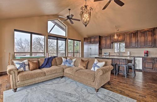Kingston House | Kingston Cabin with Easy Access to Lake Texoma!