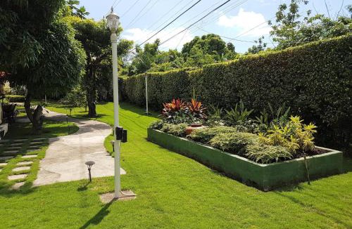 Beverly Hills Hotel | Kingston Cottage