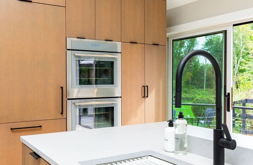 Hurley House | Kingston Large Modern w/ Pickleball + HotTub + Pool