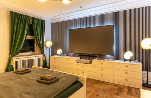 Deutz Apartment | Kino Design Studio mit Workplace 600m Messe Lanxess