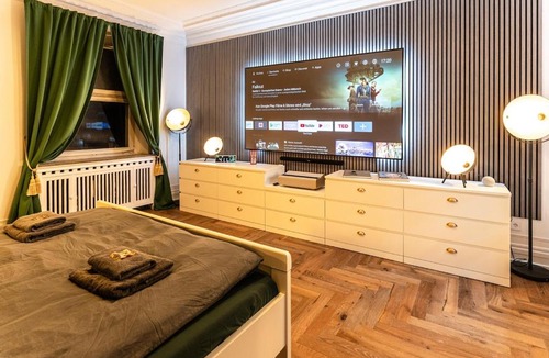 Deutz Apartment | Kino Design Studio mit Workplace 600m Messe Lanxess