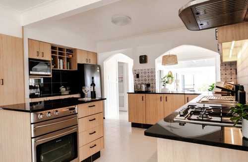 Bateau Bay House | Kipling House. Complete comfort, charm and style.