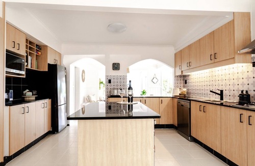 Bateau Bay House | Kipling House. Complete comfort, charm and style.