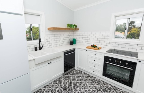Parkes Villa | Kirsten Accommodation Parkes
