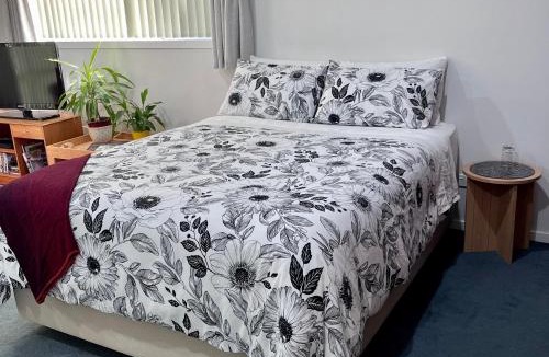 Titirangi Bed & Breakfast | Kitchen Garden Studio Spa - Bed and Breakfast
