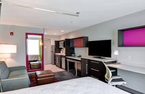 Lake Hamilton Hotel | Kitchen Queen Studio 0.1mi to Lake Hamilton Marina w/Pool & Hot Breakfast