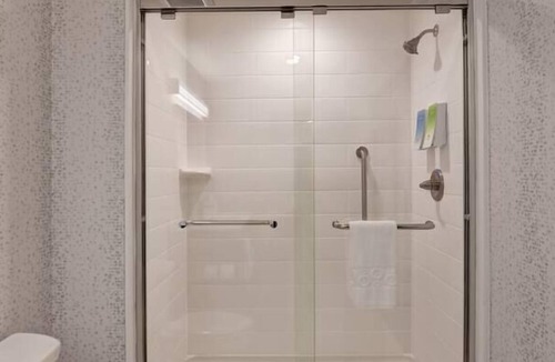 Lake Hamilton Hotel | Kitchen Queen Studio 0.1mi to Lake Hamilton Marina w/Pool & Hot Breakfast