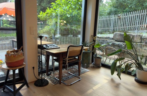 Holzhausen Apartment | Kitchen with gas stove, own barbecue area with a small garden, king-size beds