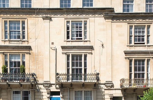 Clifton Apartment | Kitchenette Double Room with Shared Bathroom