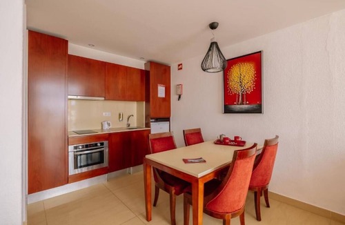 Santa Eulalia Hotel | Kitchenette Flats in a Coastal Getaway by Praia da Oura! Enjoy Free Parking