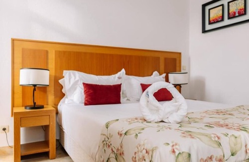 Santa Eulalia Hotel | Kitchenette Flats in a Coastal Getaway by Praia da Oura! Enjoy Free Parking