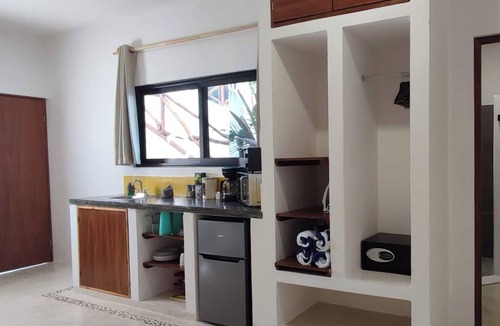 Isla Holbox Apartment | Kitchenette,Sleeps 4, Beach 1 Block, Starlink, c5