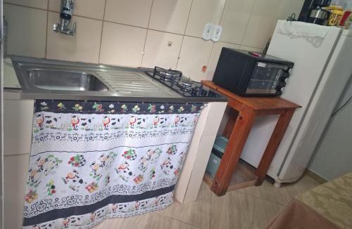 Capao Bonito House | Kitnet com ar condicionado e banheiro externo