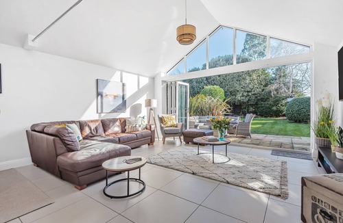 Highcliffe-on-Sea House | Kittiwake - in the heart of the coastal town of Highcliffe-on-Sea.