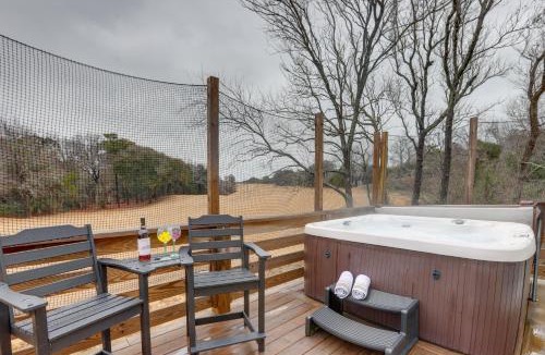 Sea Scape Apartment | Kitty Hawk Apartment w/Hot Tub - 1 Mi to Beach!