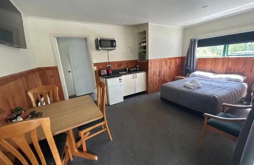 Murchison Hotel | Kiwi Park Motels