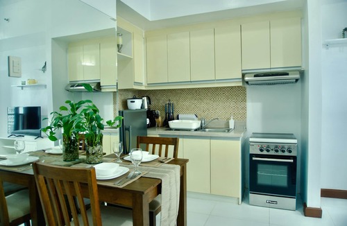 Legazpi Village Condo | KL Tower - Cozy and Spacious Studio Unit near Greenbelt Mall
