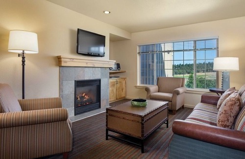 Klamath Falls Resort | Klamath Falls | Romantic Golf Retreat | Pool + Golf