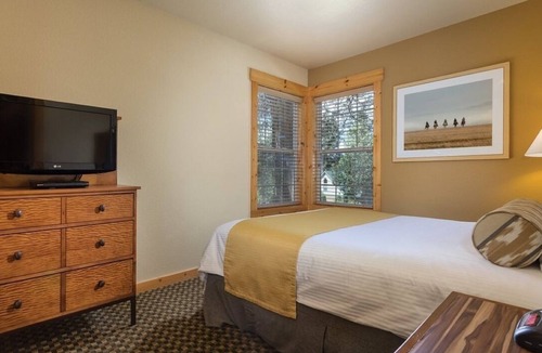Klamath Falls Resort | Klamath Falls | Romantic Golf Retreat | Pool + Golf