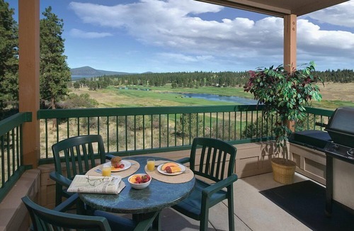 Klamath Falls Resort | Klamath Falls | Romantic Golf Retreat | Pool + Golf