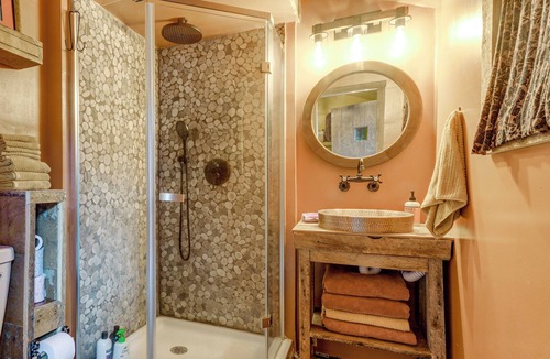 Altamont House | Klamath Falls Vacation Rental < 1 Mi to Downtown!