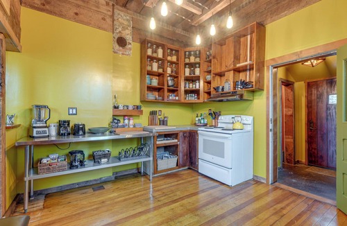 Altamont House | Klamath Falls Vacation Rental < 1 Mi to Downtown!