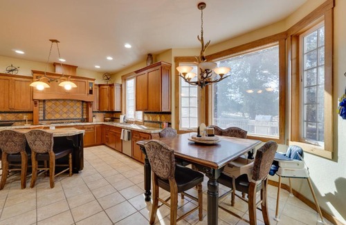 Klamath Falls House | Klamath Falls Vacation Rental w/Resort Amenities!