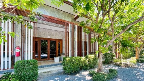 Khanom Resort | Klang Aow Resort