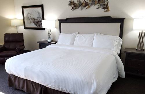 Saint Marys  Allen County Hotel | Klopfenstein Inn and Suites