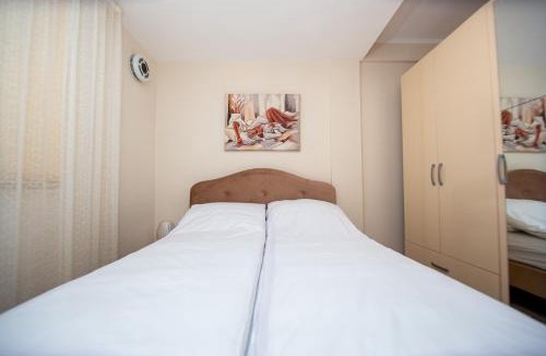 Maini Apartment | KlubNika