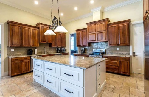 Rural Estates House | Knickerbocker 1BR Suites 08A, 08B w Pool & Parking