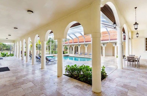 Rural Estates House | Knickerbocker 1BR Suites 08A, 08B w Pool & Parking
