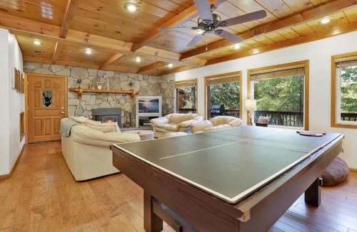 Big Bear Lake Ski Chalet | Knickerbocker Retreat- Hot Tub- Game Tables