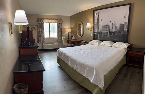 North Meadows Hotel | Knights inn Hartford
