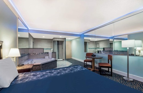 Ogontz Campus Hotel | Knights Inn Philadelphia