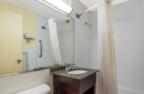 Ogontz Campus Hotel | Knights Inn Philadelphia