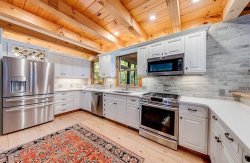 Clarkesville House | Knot Done | Luxurious Lakefront Lodge