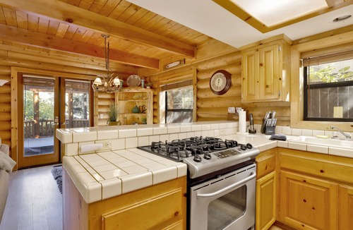 Big Bear Lake Cabin | Knotty and Nice Big Bear- Hot Tub- Lakeside Log Cabin