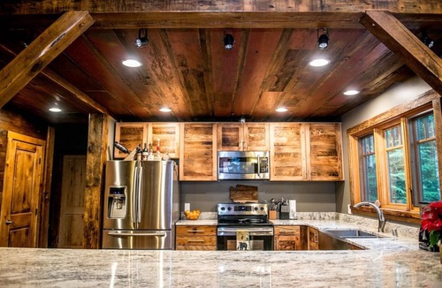 Warnick Cabin | Knotty Lodge – Rustic Charm + Modern Comfort near Mt. Baker, Hot Tub, WiFi