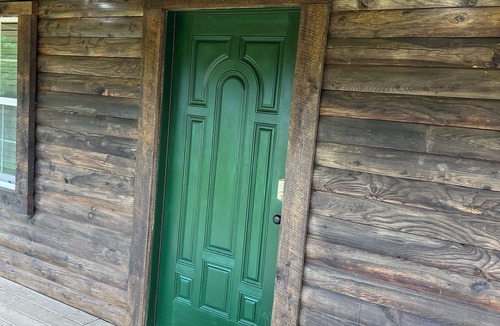 Pine Ridge Cabin | KNOTTY PINE Cozy Cabin in RRG Hot Tub Fireplace Pet Friendly