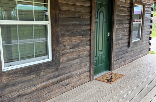 Pine Ridge Cabin | KNOTTY PINE Cozy Cabin in RRG Hot Tub Fireplace Pet Friendly