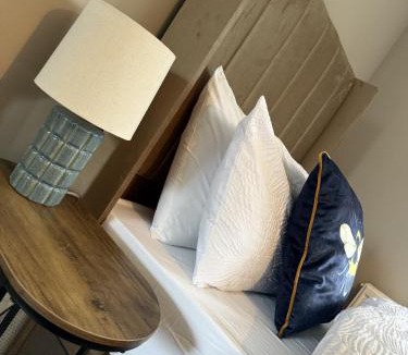 Clydebank Apartment | Knowes Apartment