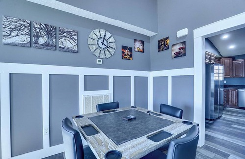 Kodak Cabin | Kodak - Hatters Hide A Way - 3 Bedrooms - Sleeps 12