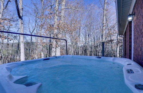 Kodak Cabin | Kodak - Hatters Hide A Way - 3 Bedrooms - Sleeps 12